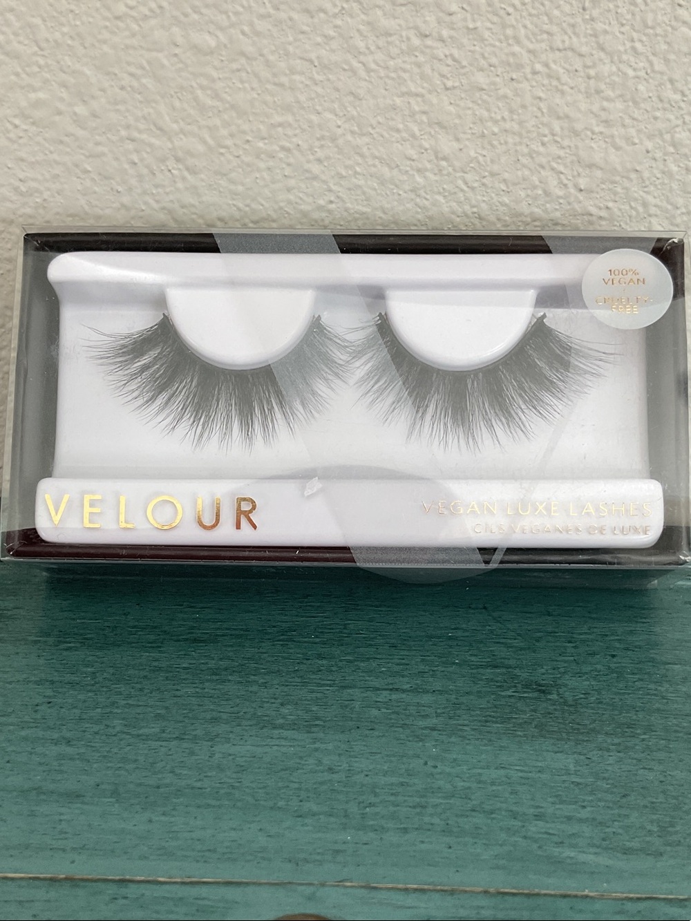 Velour Vegan Luxe Lashes — Black Dramatic Volume